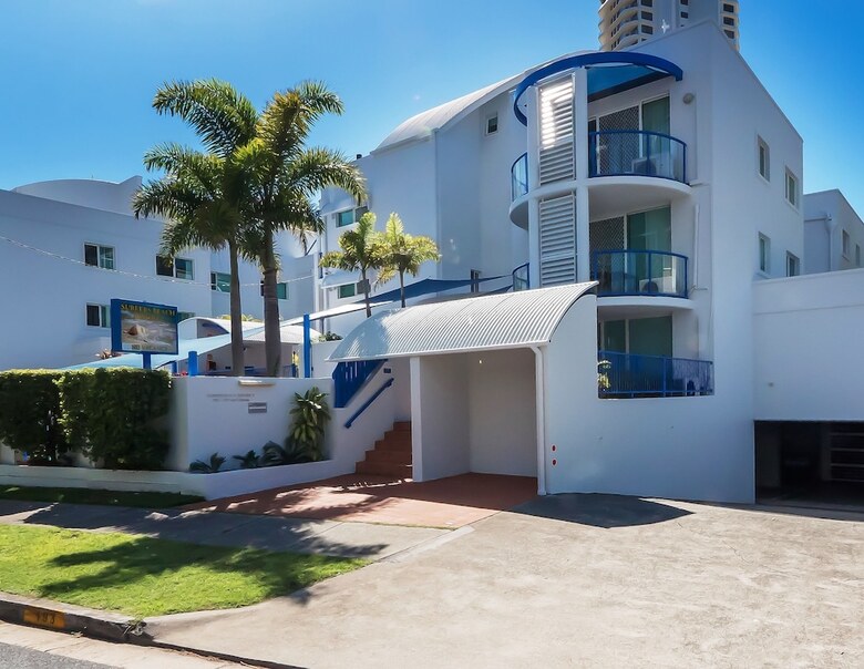 Apartamentos Surfers Beach Resort 2