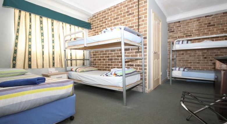 Acacia Snowy Motel