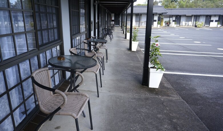 Highway Motor Inn
