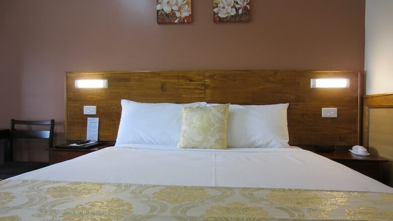 Highway Motor Inn