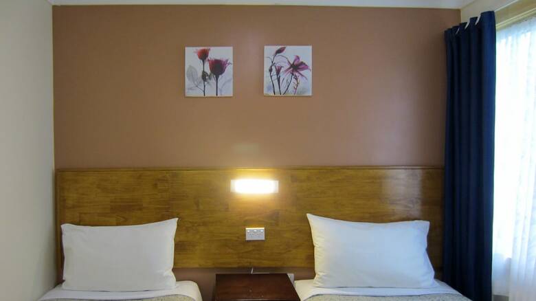 Highway Motor Inn