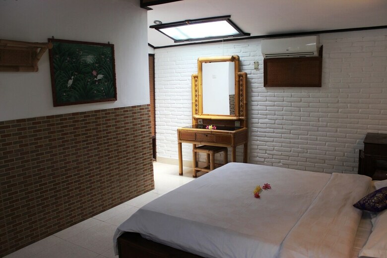 Anom Beach Hotel