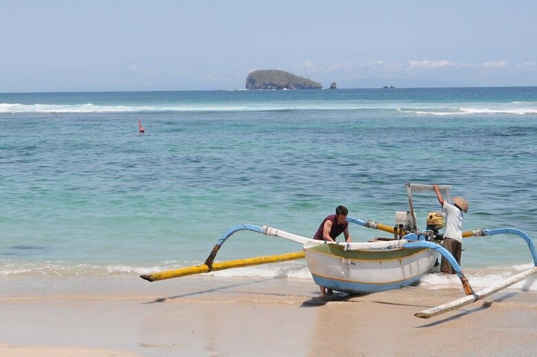 Anom Beach Hotel