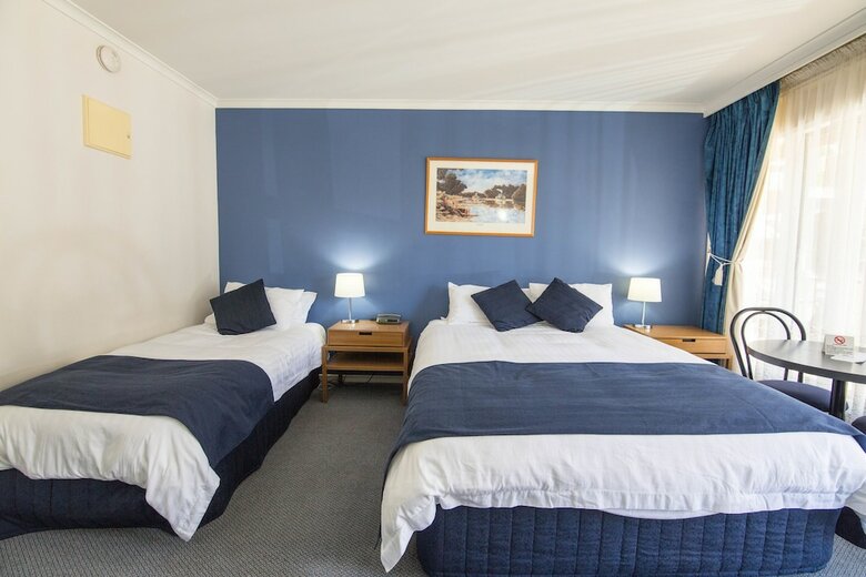 Mas Country Riverboat Lodge Motor Inn