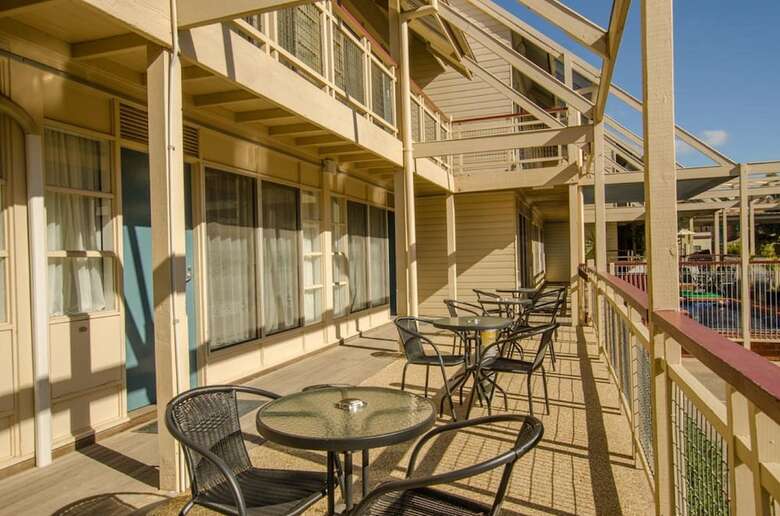 Mas Country Riverboat Lodge Motor Inn