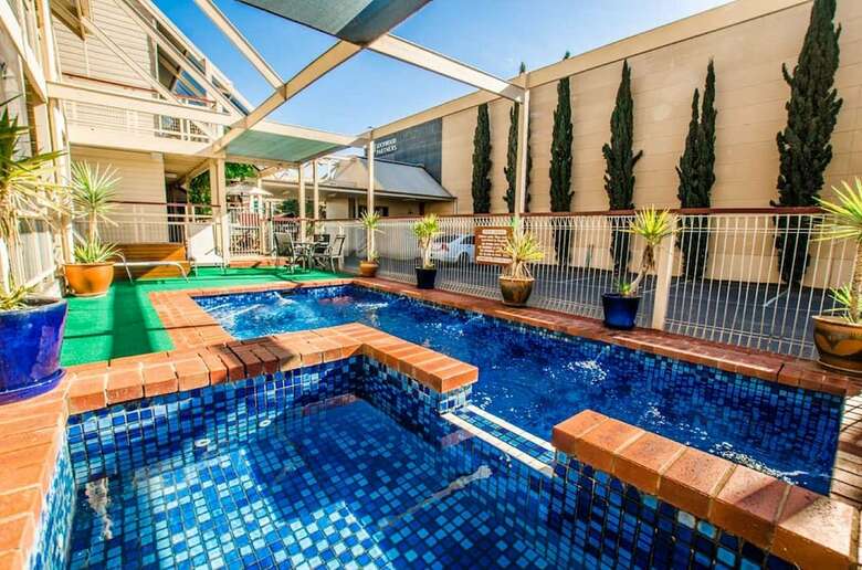 Mas Country Riverboat Lodge Motor Inn