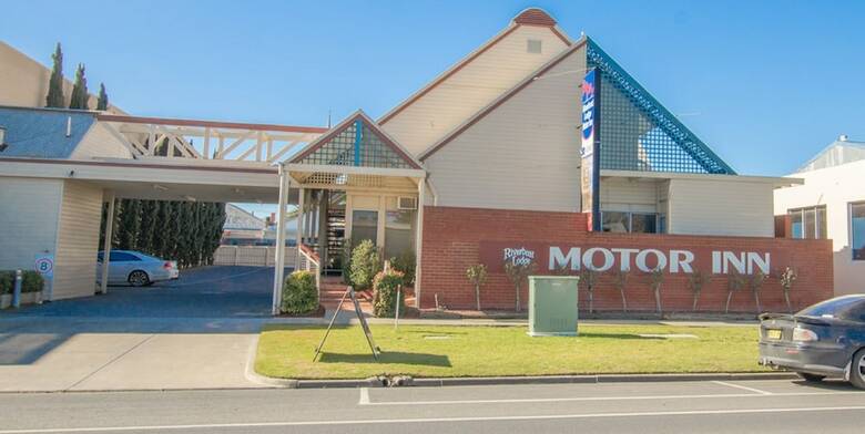 Mas Country Riverboat Lodge Motor Inn