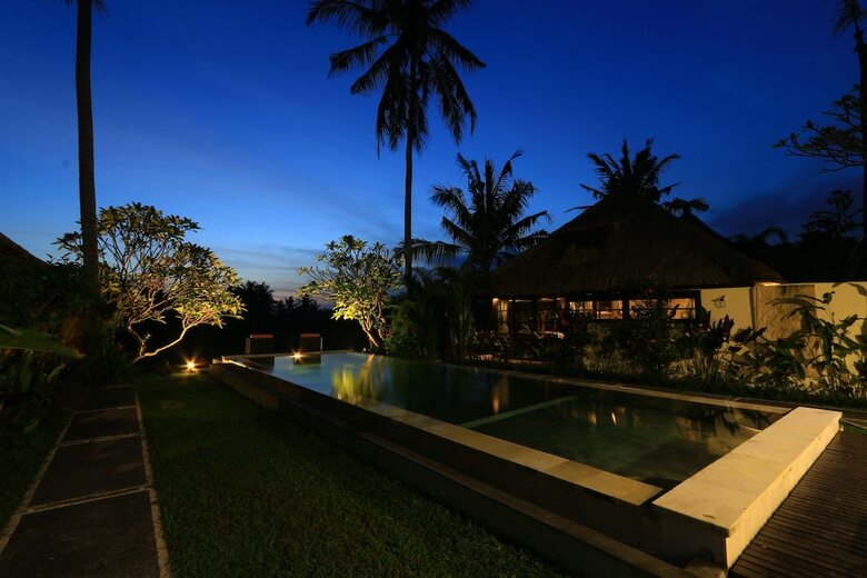 Hotel Lodtunduh Sari
