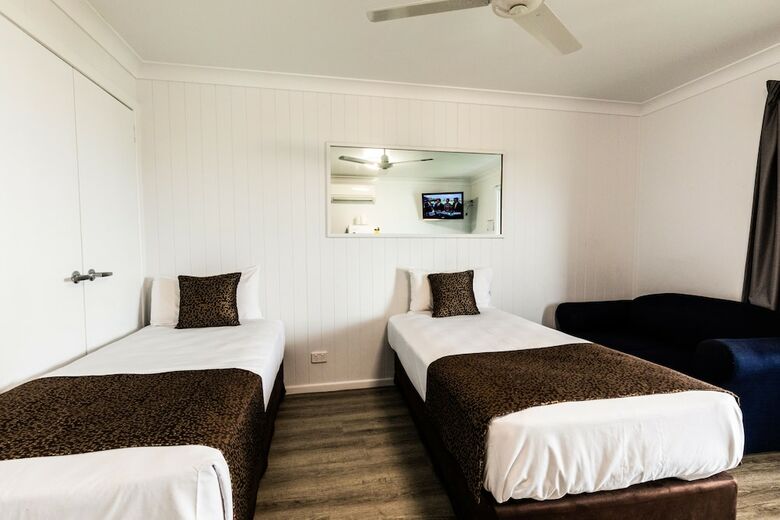 Motel Hotel Settlers