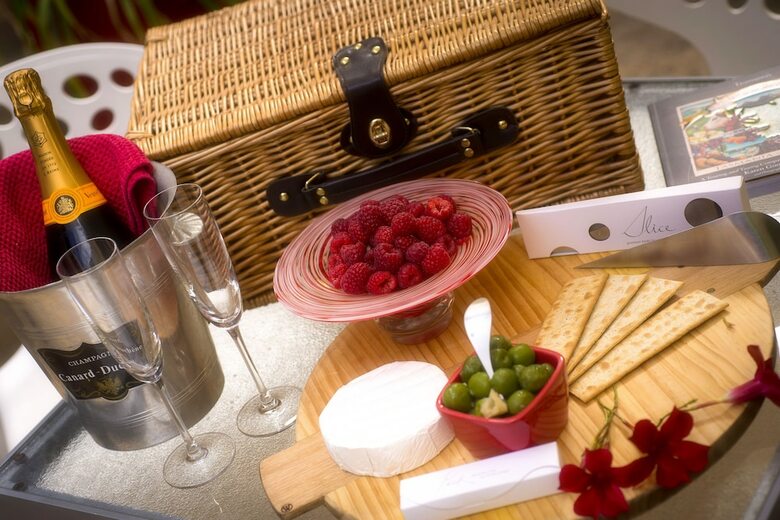 Twofourtwo Boutique Apartments
