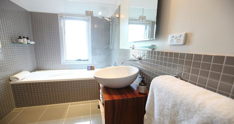 Twofourtwo Boutique Apartments