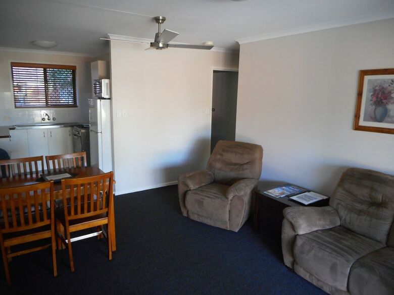 Hervey Bay Colonial Lodge Beachfront Apartments