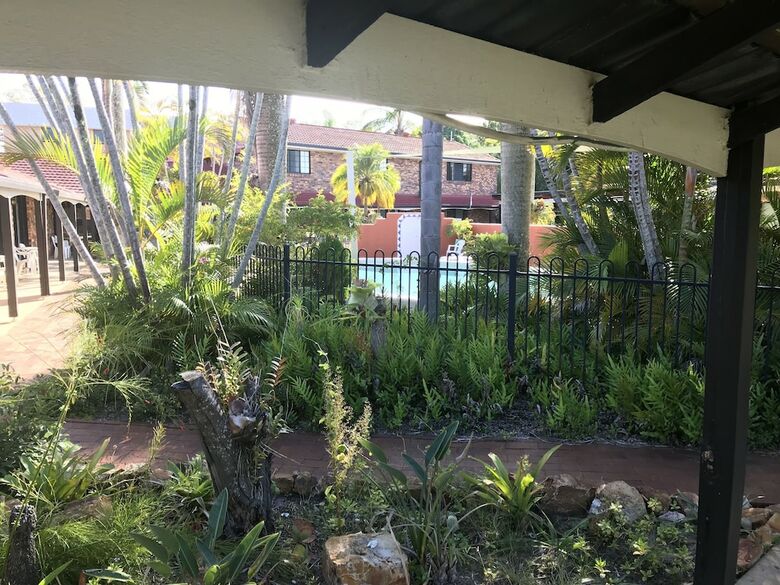 Hervey Bay Colonial Lodge Beachfront Apartments