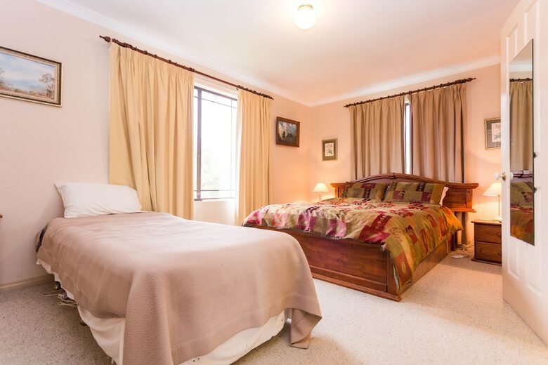 Albany's Big Grove Bed & Breakfast