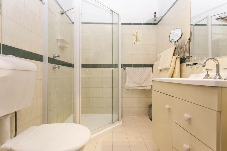 Albany's Big Grove Bed & Breakfast