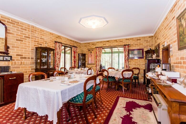 Albany's Big Grove Bed & Breakfast