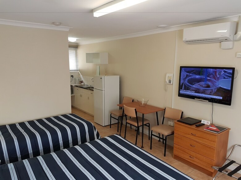 Emu Point Motel & Apartments
