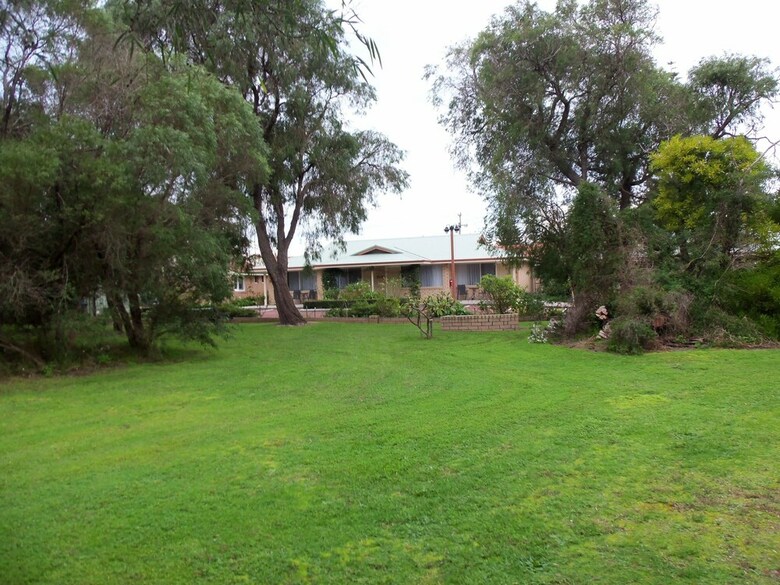 Emu Point Motel & Apartments