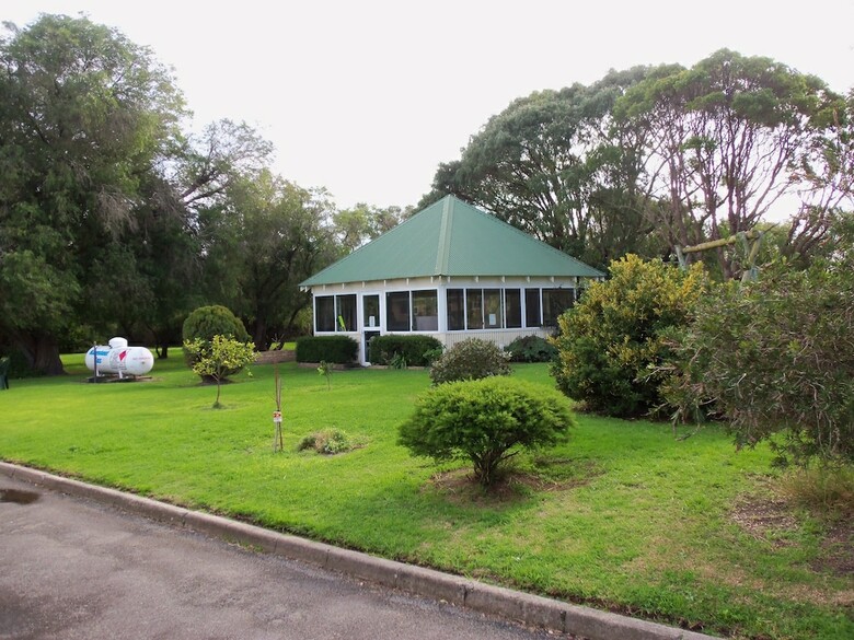 Emu Point Motel & Apartments