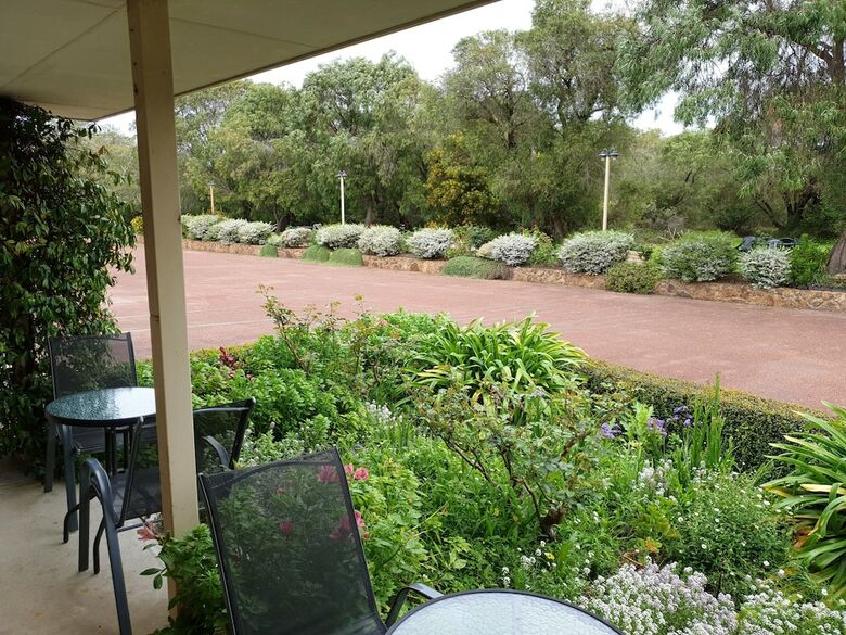 Emu Point Motel & Apartments