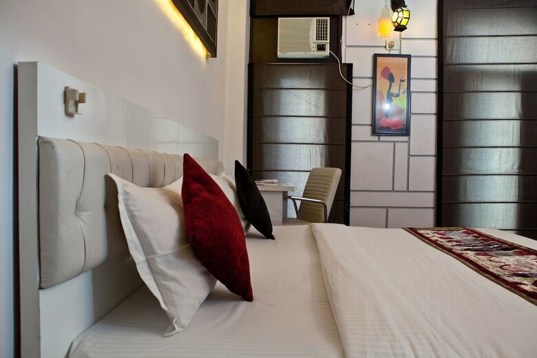 Hotel Oyo 319 Rk Residency