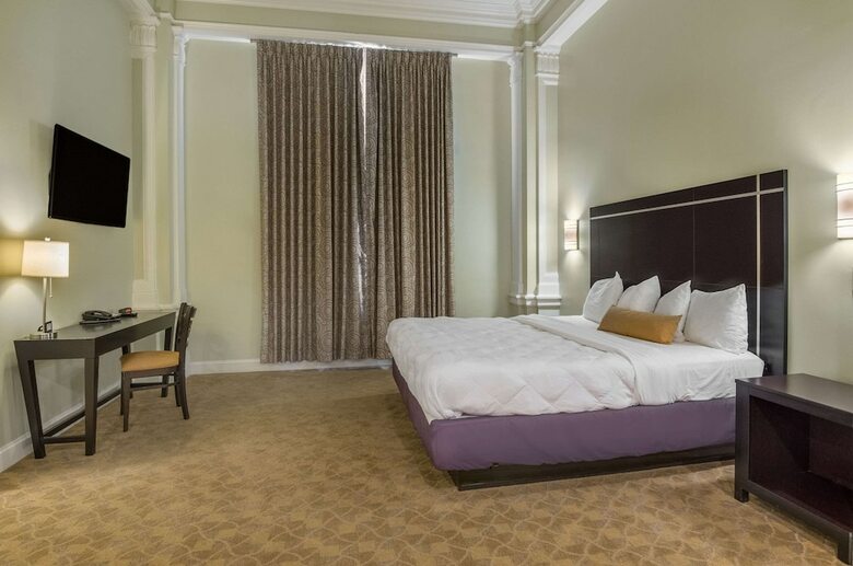 Robert E Lee Hotel
