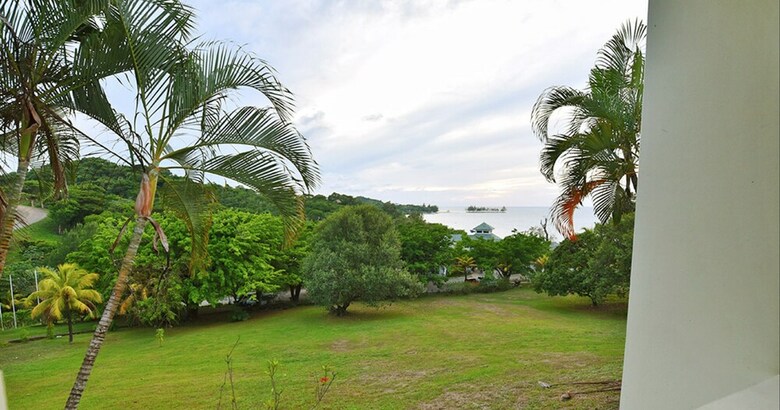 Hotel Turquoise Bay Dive & Beach Resort