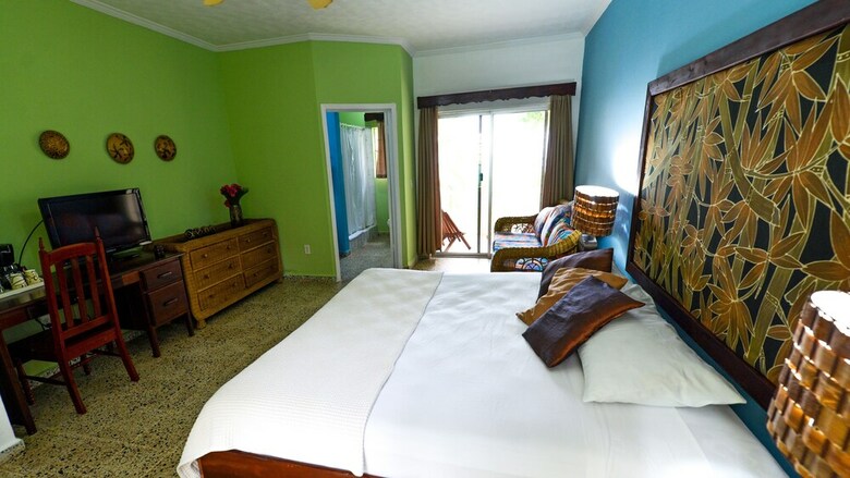 Hotel Turquoise Bay Dive & Beach Resort