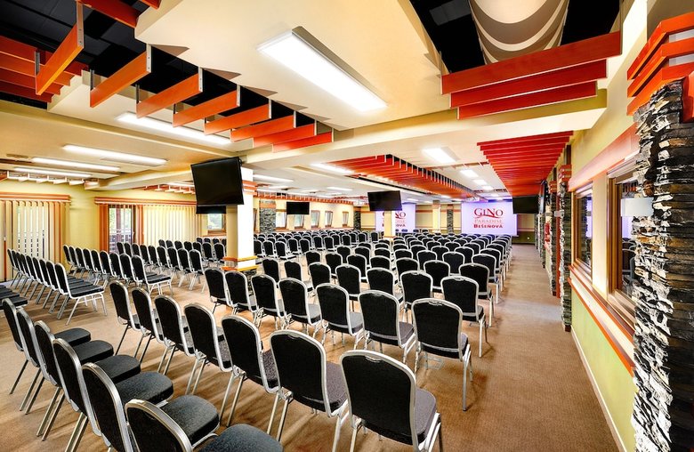 Apartamento Hotel Be?e?ov�