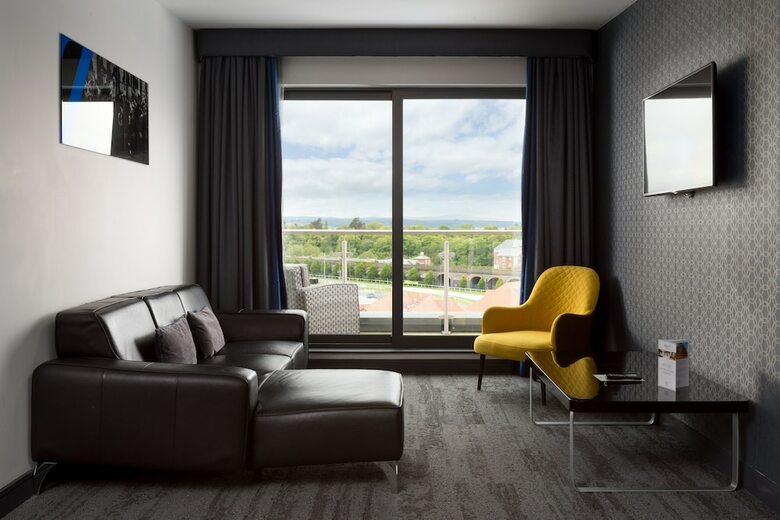 Apartamentos Roomzzz Chester City