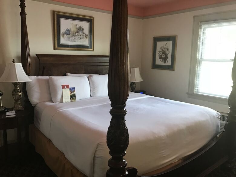 Columbia Gorge Hotel And Spa