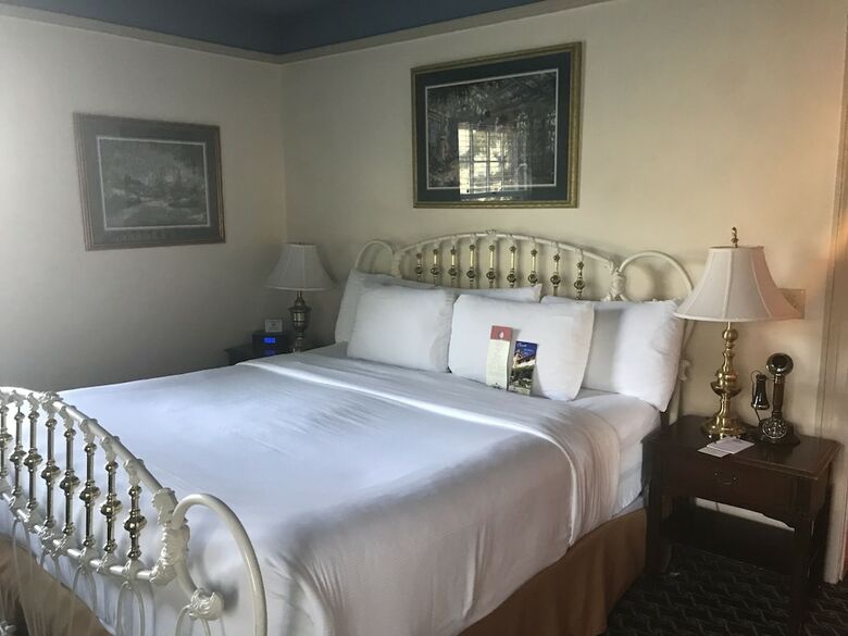 Columbia Gorge Hotel And Spa