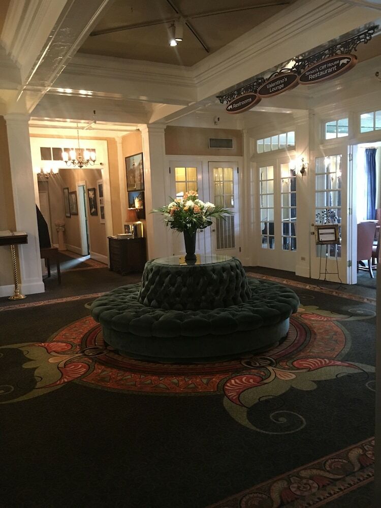 Columbia Gorge Hotel And Spa