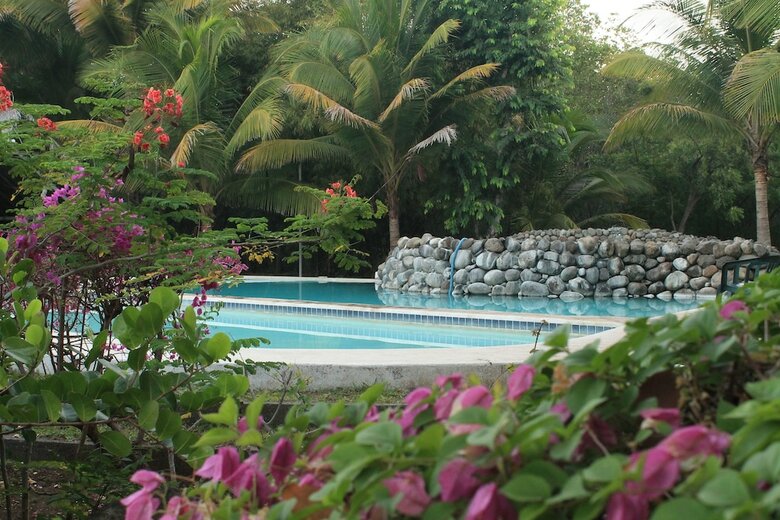 Hotel Puerto Barillas Marina & Lodge