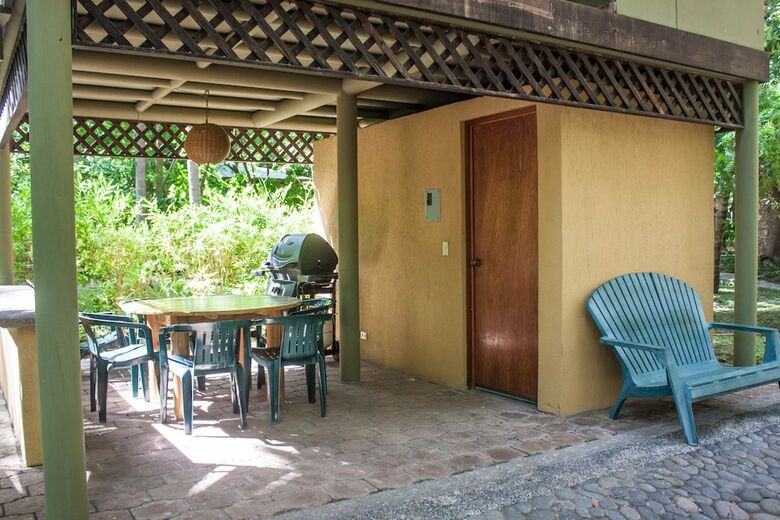 Hotel Puerto Barillas Marina & Lodge