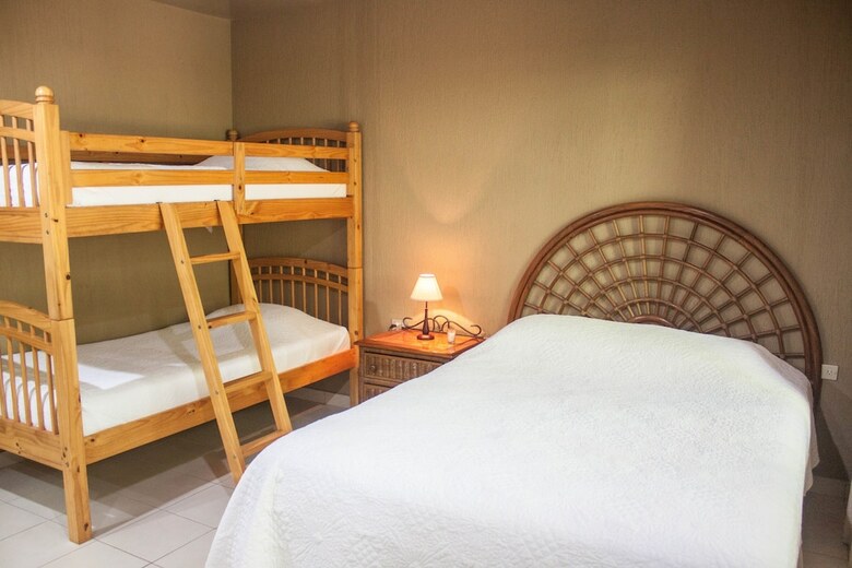 Hotel Puerto Barillas Marina & Lodge