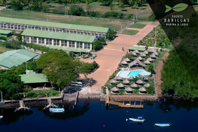 Hotel Puerto Barillas Marina & Lodge