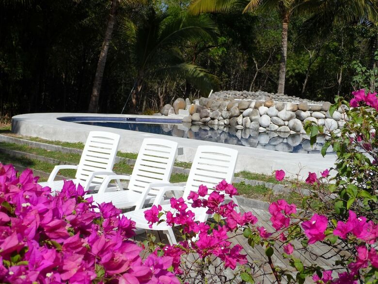 Hotel Puerto Barillas Marina & Lodge