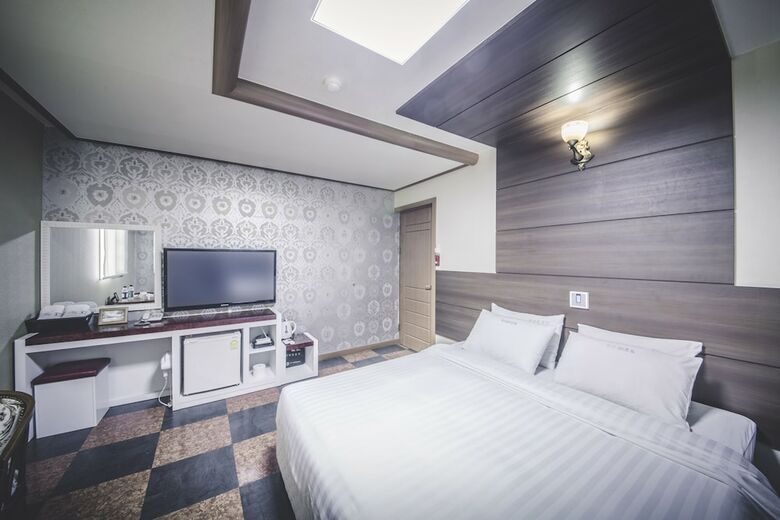 Hotel I-zone