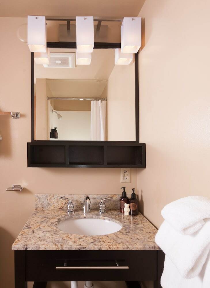 Hotel Grant Village - Inside The Park