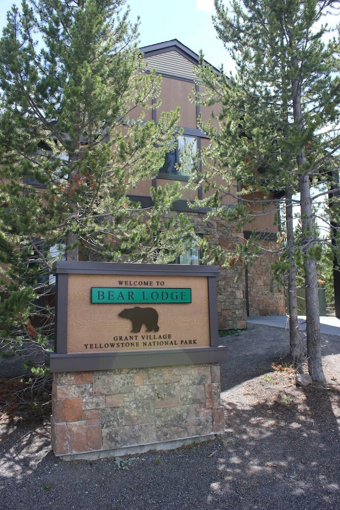 Hotel Grant Village - Inside The Park