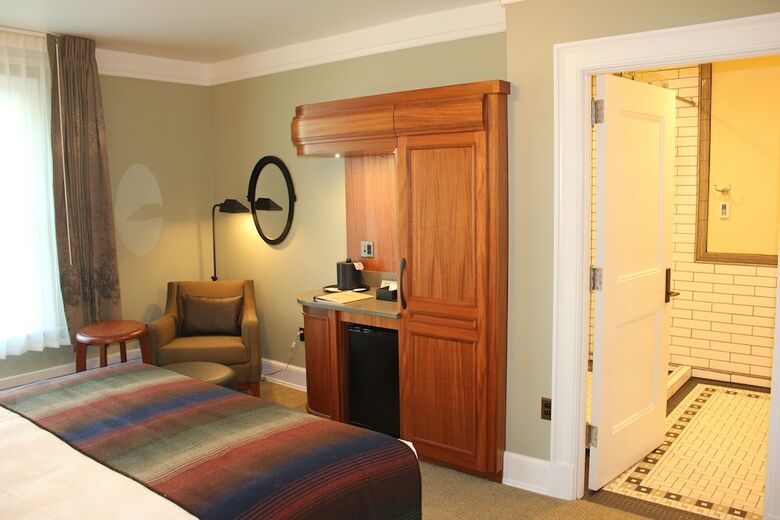 Mammoth Hot Springs & Cabins - Inside The Park