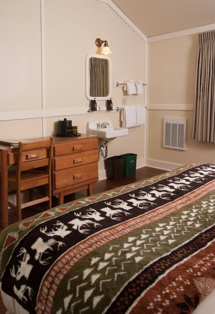 Mammoth Hot Springs & Cabins - Inside The Park