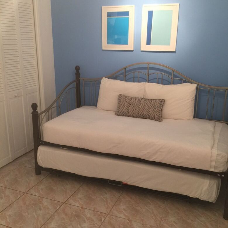 Collins Apartments By Design Suites Miami