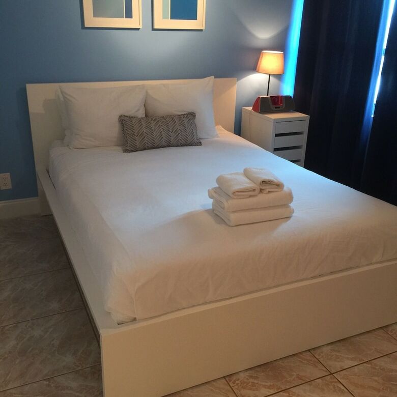 Collins Apartments By Design Suites Miami