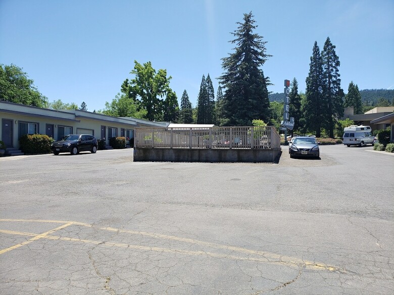 Ashland Motel - University