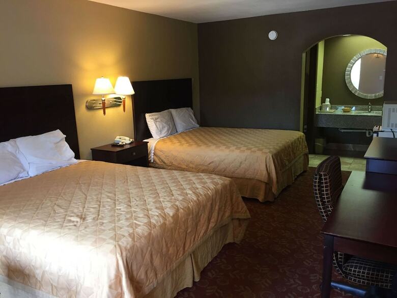 Motel Deluxe Inn And Suites