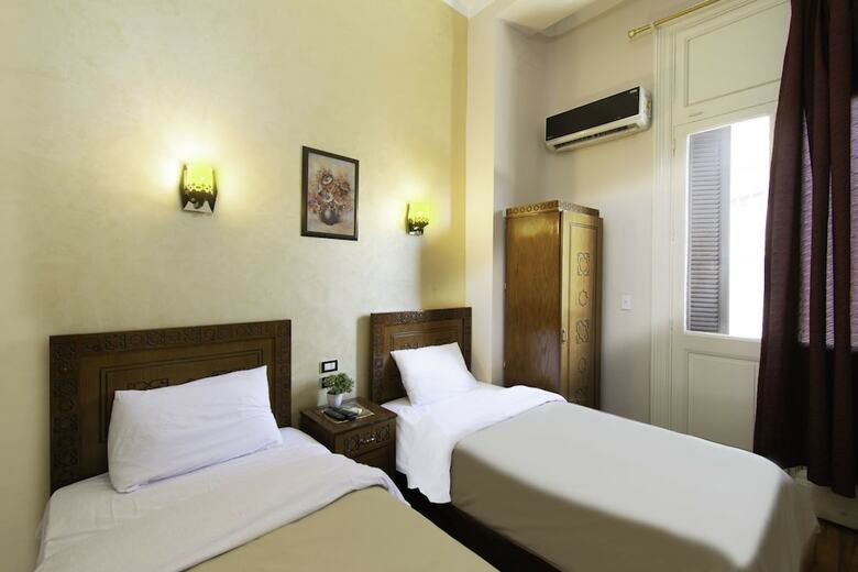 Hotel Minerva Downtown Hostel