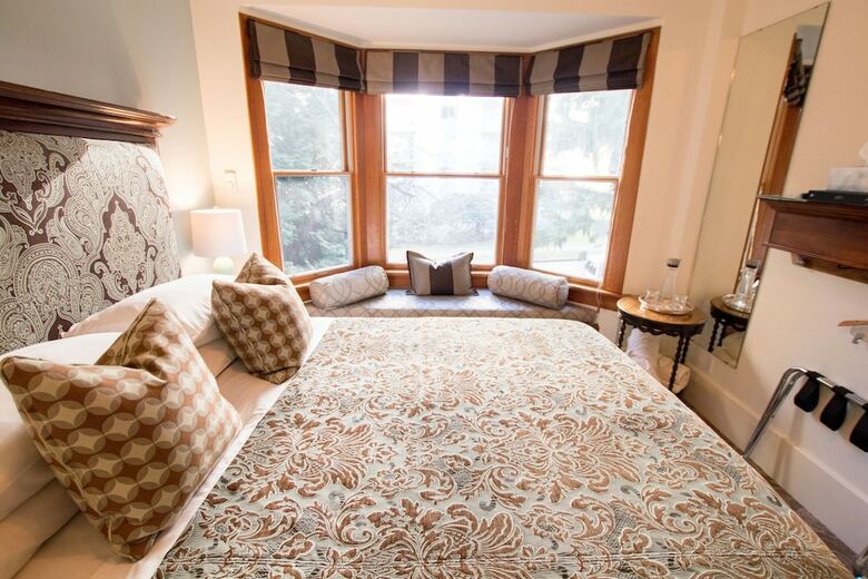 Bed & Breakfast West End Guest House