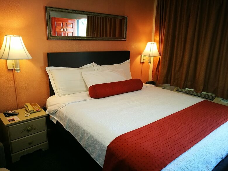 Motel Merida Inn And Suites